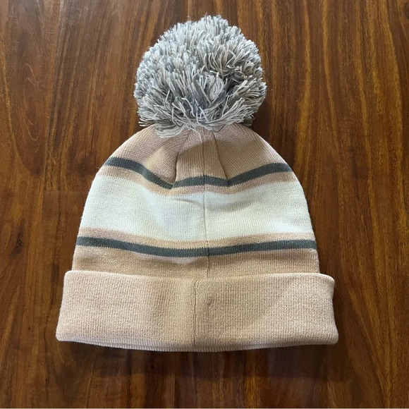 David & Young BRRRR! Knit Beanie with Pom Pom Tan Cream Grey - Picture 2 of 4